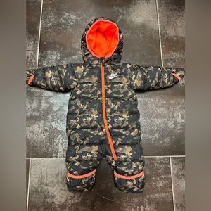 I97 NWOT Authentic Nike Sportswear Baby Boy's Full Zip Snowsuit Size 6 Months